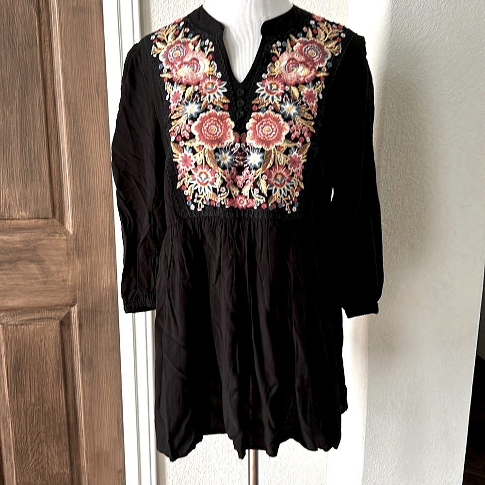 Savanna Jane Womens Black Floral Top Embroidery Medium Sleeves Relaxed  Rayon